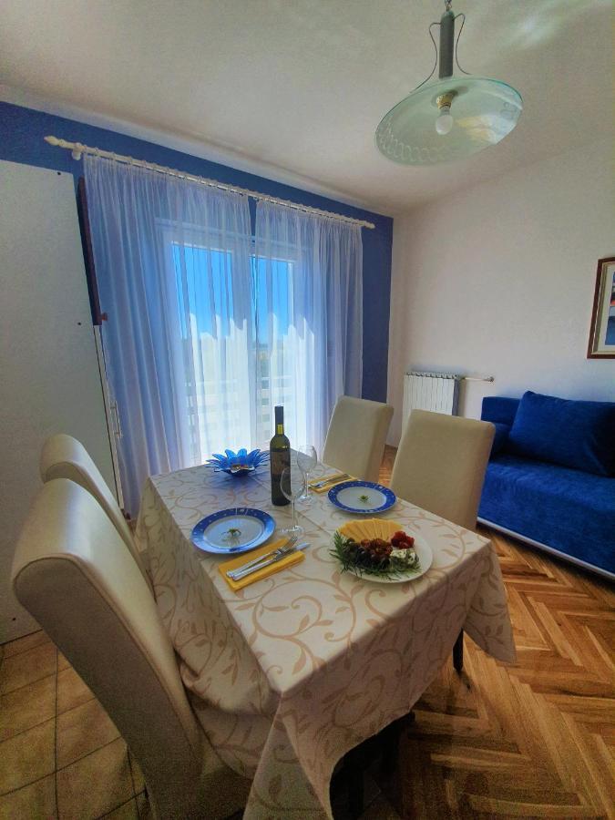 F• R• I• E• N• D• S• Bed and Breakfast Novalja Buitenkant foto