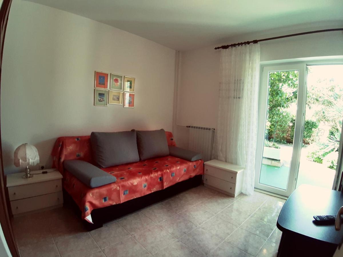 F• R• I• E• N• D• S• Bed and Breakfast Novalja Buitenkant foto