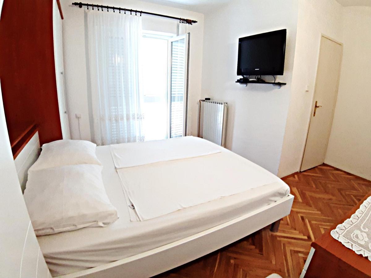 F• R• I• E• N• D• S• Bed and Breakfast Novalja Buitenkant foto
