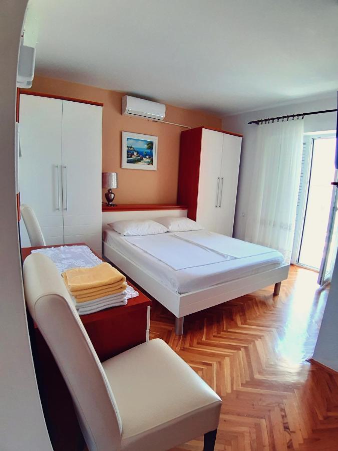 F• R• I• E• N• D• S• Bed and Breakfast Novalja Buitenkant foto