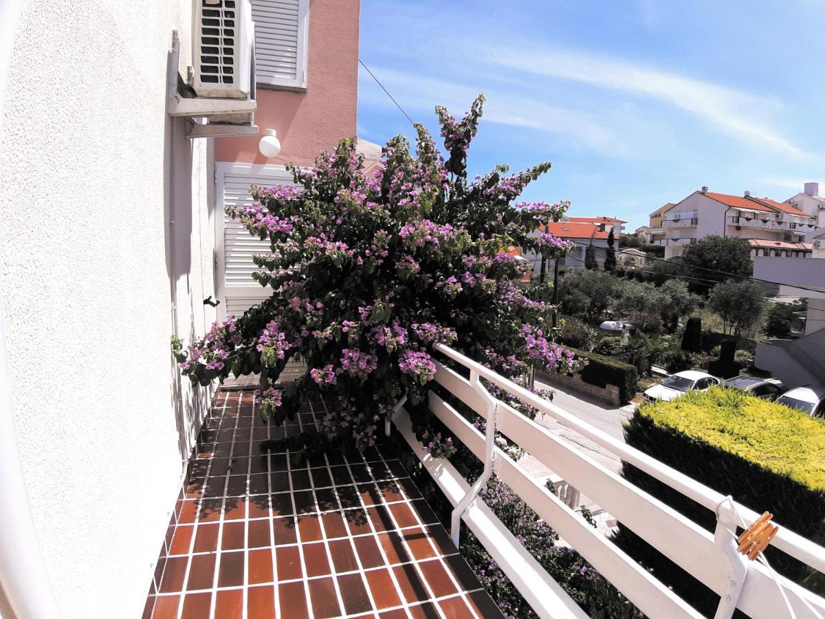F• R• I• E• N• D• S• Bed and Breakfast Novalja Buitenkant foto