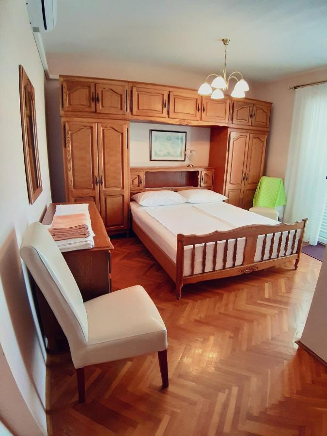 F• R• I• E• N• D• S• Bed and Breakfast Novalja Buitenkant foto
