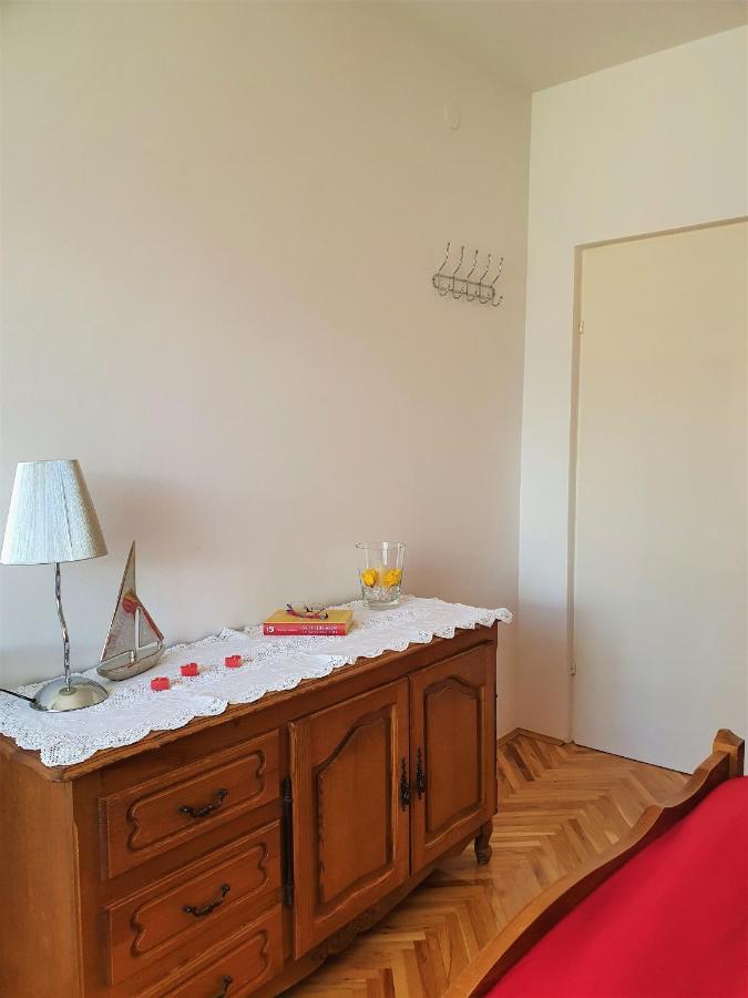F• R• I• E• N• D• S• Bed and Breakfast Novalja Buitenkant foto