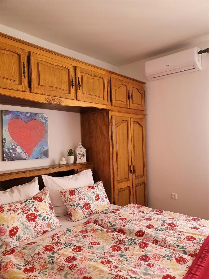 F• R• I• E• N• D• S• Bed and Breakfast Novalja Buitenkant foto