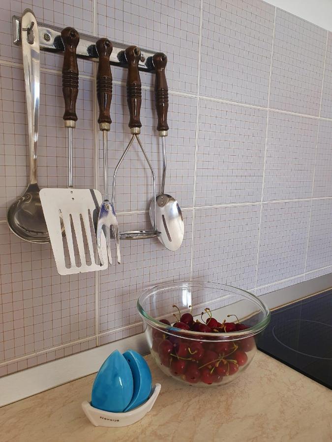 F• R• I• E• N• D• S• Bed and Breakfast Novalja Buitenkant foto