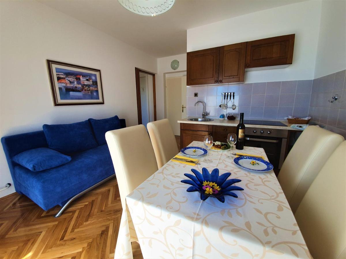 F• R• I• E• N• D• S• Bed and Breakfast Novalja Buitenkant foto