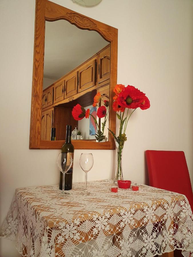 F• R• I• E• N• D• S• Bed and Breakfast Novalja Buitenkant foto